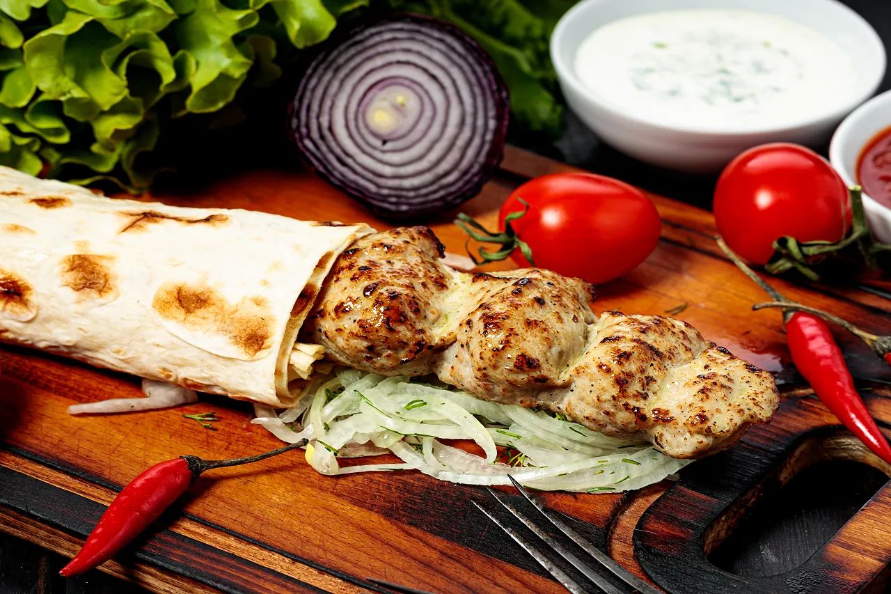 Люля из курицы в лаваше